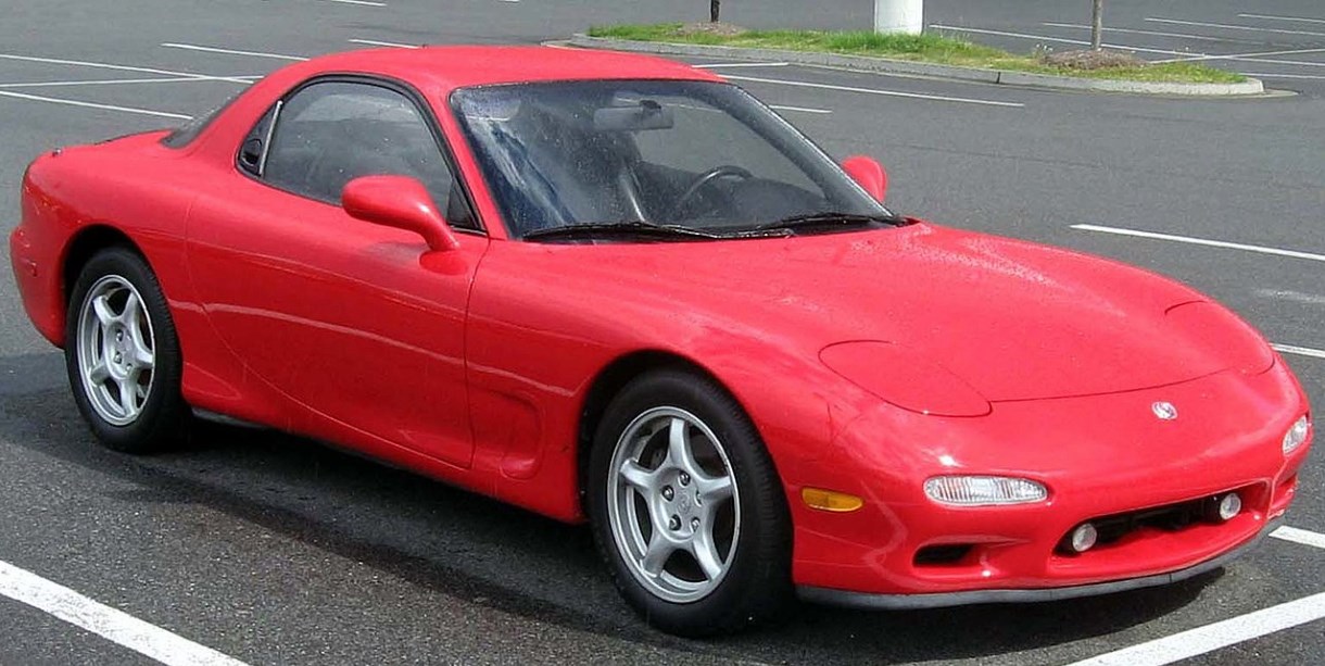 El Mazda RX-7 también llamado Savanna RX-7 o Ẽfini RX-7 es un coche deportivo Japonés producido por Mazda