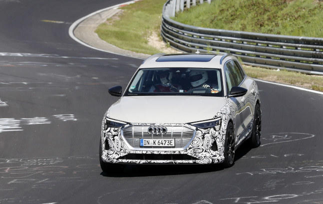 Audi e-tron quattro S: 'cazado' durante la fase de pruebas en Nürburgring
