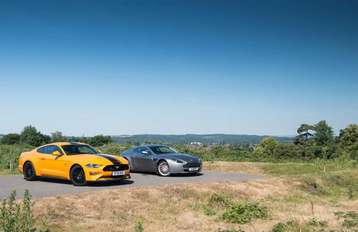 Aston Martin V8 Vantage usado o Ford Mustang GT V8 nuevo, ¿cuál comprar?